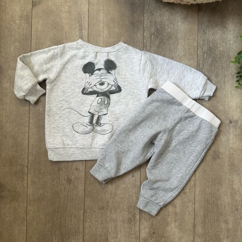 Disney Mickey Mouse Modern Baby Boy Sweatshirt and Carter’s Joggers Sweat Set